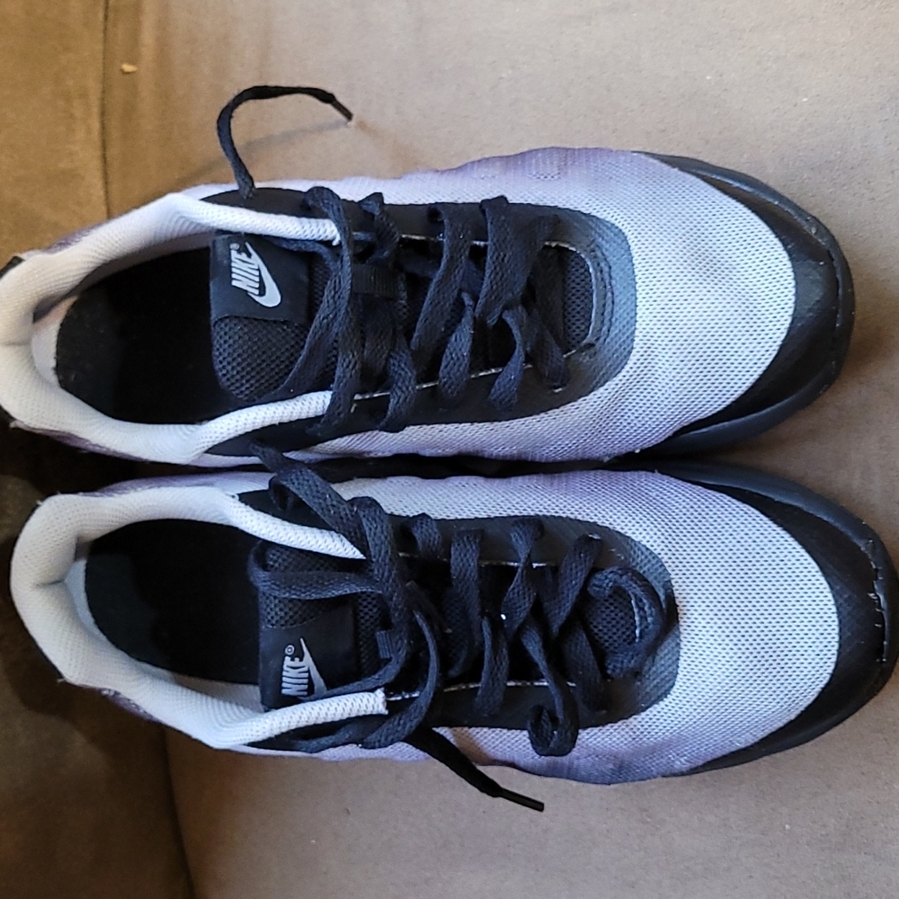 Nike junior Air Max Invigor print